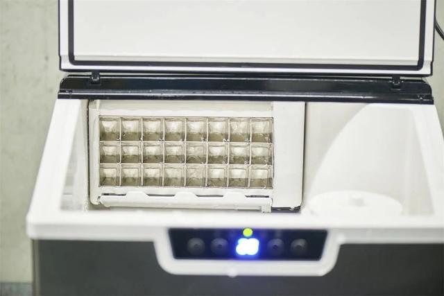 صانعة الثلج المجروش والمكعبات 1.8 لتر Ice Maker and Ice Crusher Machine