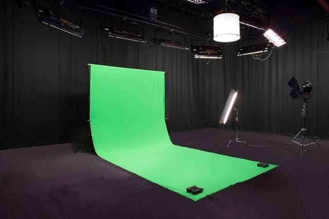 Lastolite Chromakey Background - 10x24' - Green 3m x 7.3m - SW1hZ2U6MTk0MzIwMQ==