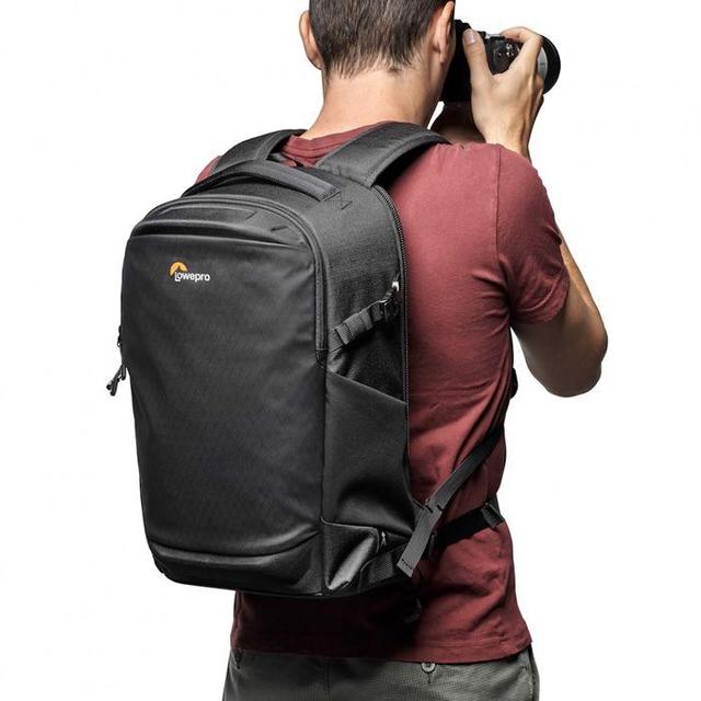 شنطة ظهر للكاميرا فليب سايد BP 300 AW III أسود لويبرو Lowepro Flipside 300 AW III Backpack - SW1hZ2U6MTk0NjEwNg==