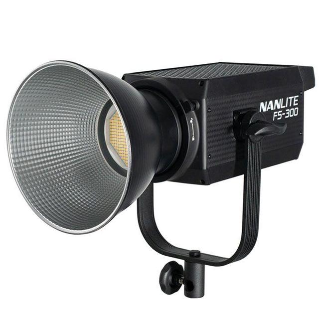 Nanlite FS-300 LED Daylight Spot Light - SW1hZ2U6MTk0MDgzMQ==