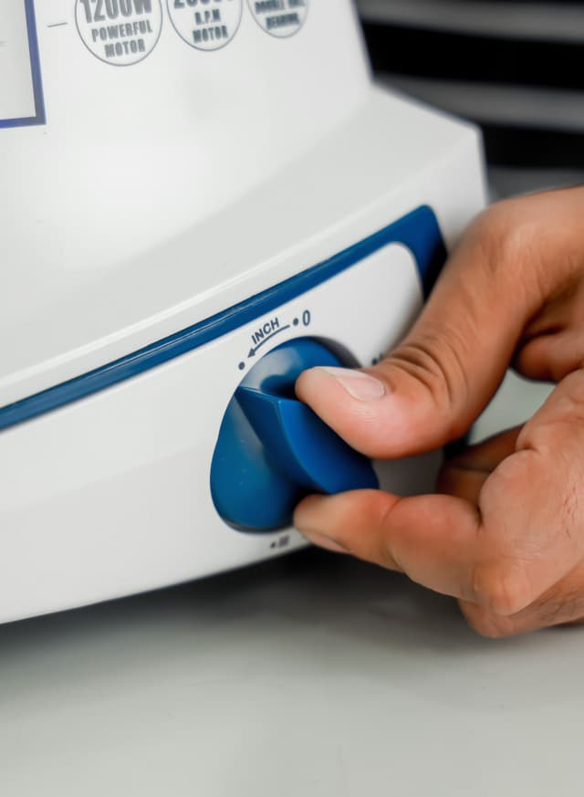 Geepas 3-In-1 Mixer Grinde, Powerful Copper Motor With Stainless Steel Jars (1.5 L, 1.0 L, 0.5 L) And Blades, Abs Body And Unbreakable Pc Dome Lid Ergonomic Design With Motor Overload Protector 3 Jars, 3 Speed Setting With Incher 1200 W White