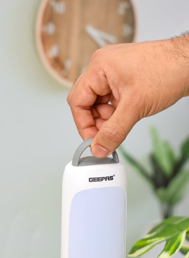 Geepas Rechargeable Emergency Lantern With 1200 Mah Lithium Battery, Full Charge Indicator, 5 Hours Working Time, 30 Pcs 0.5 Watt Led, Charging Time 4-6 Hours