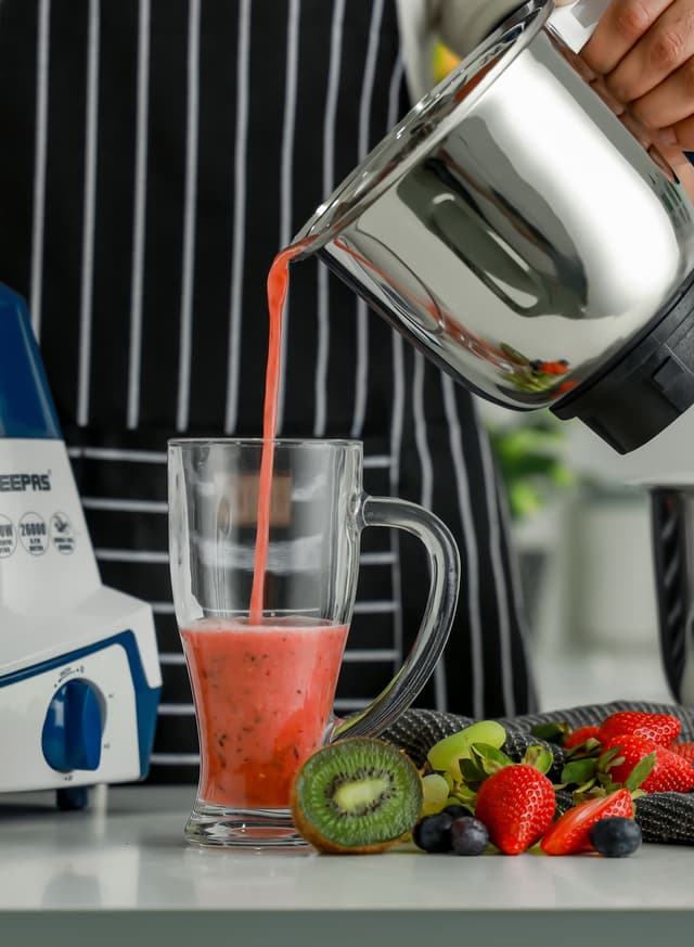 Geepas 3-In-1 Mixer Grinde, Powerful Copper Motor With Stainless Steel Jars (1.5 L, 1.0 L, 0.5 L) And Blades, Abs Body And Unbreakable Pc Dome Lid Ergonomic Design With Motor Overload Protector 3 Jars, 3 Speed Setting With Incher 1200 W White