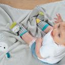 جوارب خشخشة قطة للأطفال من ايه ثاوزند و ون كادلز A Thousand & One Cuddles - Baby Rattle Socks - Cat - SW1hZ2U6MjE5NTk3MA==