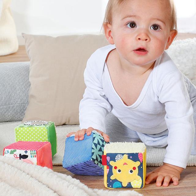 العاب اطفال مكعبات قماشية 4 قطع مع موسيقى اي ثاوزند & ون كادلز A Thousand & One Cuddles Set of 4 Cloth Cubes - SW1hZ2U6MjE5NTU3Mg==