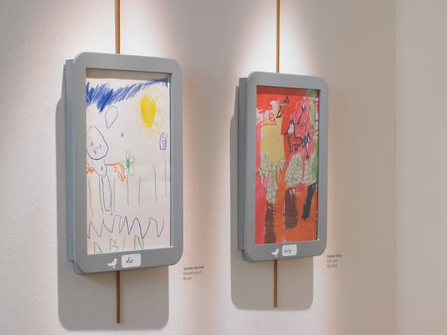 لوح الرسم للاطفال لون فضي من بيبي ارت Baby Art My Little Gallery