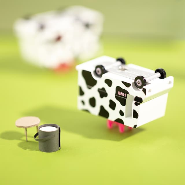 لعبة سيارة شاحنة الحليب للأطفال من كانديلاب Candylab Milk Van