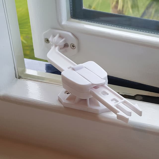 قفل نوافذ للأطفال من كليباسيف Clippasafe Window Lock