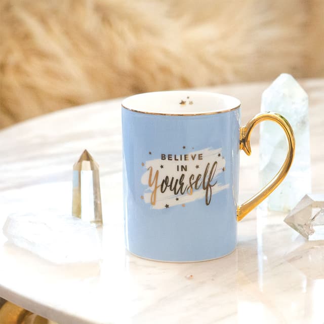 كوب فاخر مطلي بالذهب عيار 24 قيراط باللون الأزرق مزخرف بعبارة "Believe In Yourself" من كريستينا ري Cristina Re - Believe In Yourself Mug