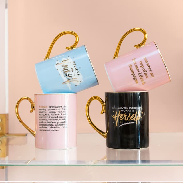 كوب فاخر مطلي بالذهب عيار 24 قيراط باللون الأزرق مزخرف بعبارة "Believe In Yourself" من كريستينا ري Cristina Re - Believe In Yourself Mug