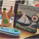 كتاب مصور للاطفال عن البحر "القارب الأزرق الصغير" من دار نشر كوتاج دور Little Blue Boat