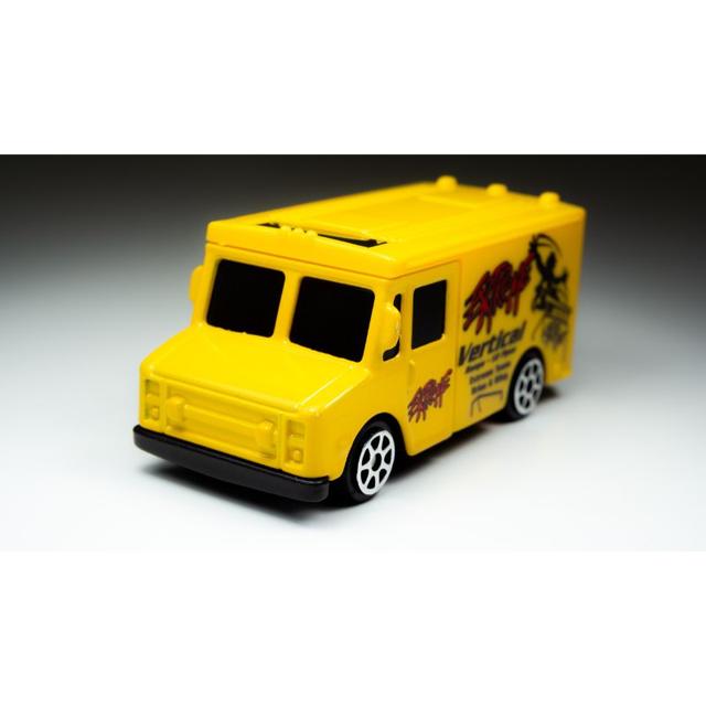 مجسم سيارة لعبة للأطفال 3 انش فان أصفر مايستو Maisto Fresh Metal Diecast Car - SW1hZ2U6MjYwOTY0NA==