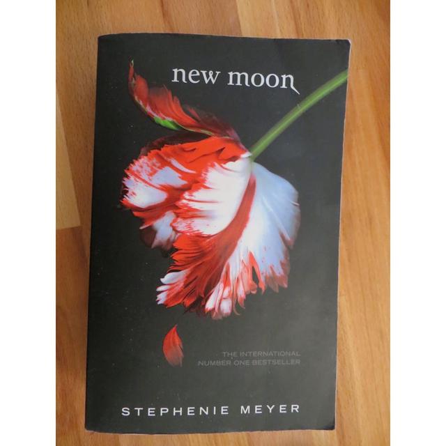 كتاب توايلايت من تأليف ستيفاني ماير Twilight