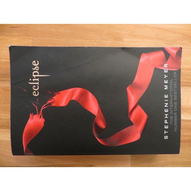 كتاب توايلايت من تأليف ستيفاني ماير Twilight