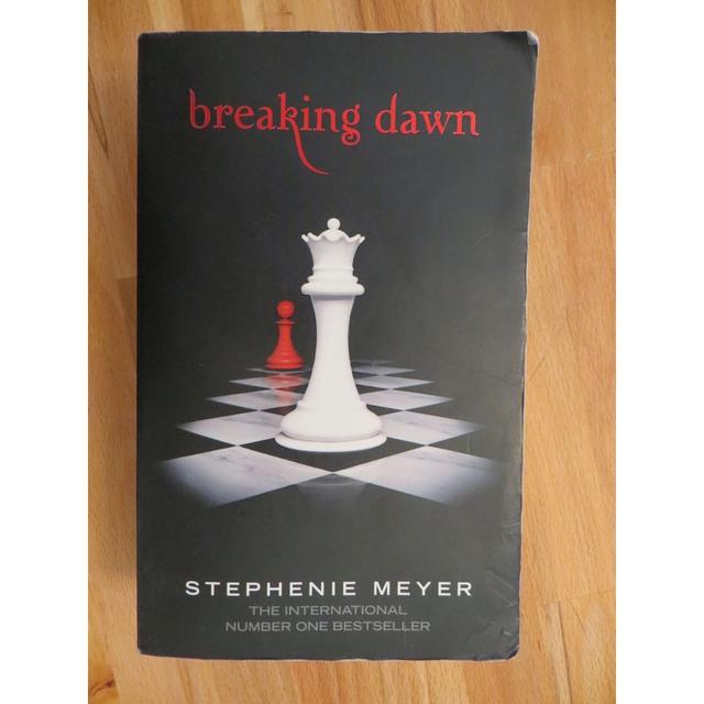 كتاب توايلايت من تأليف ستيفاني ماير Twilight