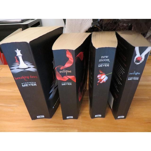 كتاب توايلايت من تأليف ستيفاني ماير Twilight
