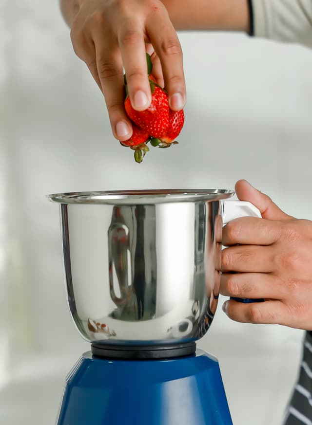 Geepas 3-In-1 Mixer Grinde, Powerful Copper Motor With Stainless Steel Jars (1.5 L, 1.0 L, 0.5 L) And Blades, Abs Body And Unbreakable Pc Dome Lid Ergonomic Design With Motor Overload Protector 3 Jars, 3 Speed Setting With Incher 1200 W White