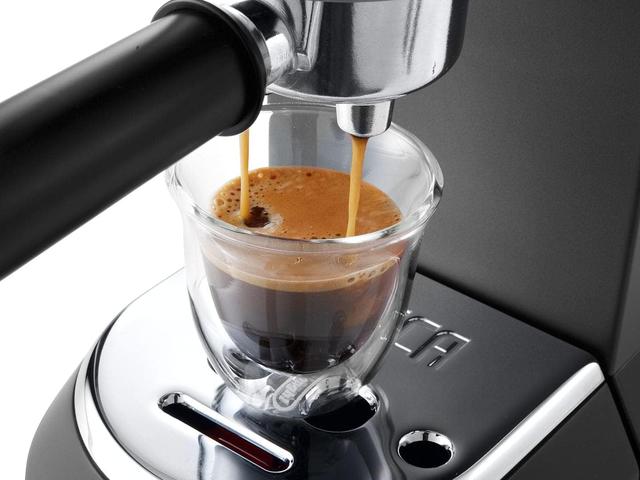 ماكينة قهوة ديلونجي ديديكا 1350 واط مع صانعة رغوة الحليب مدمجة أوبن بوكس Delonghi Dedica Espresso Coffee Maker EC685 Open Box - 695152