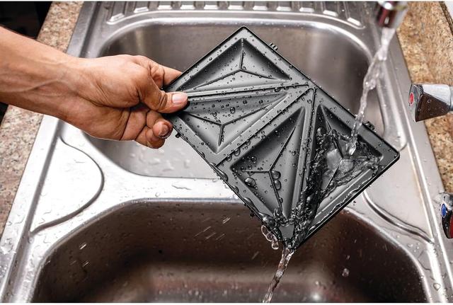 ساندويتش ميكر  780 واط 2 في 1 مع ألواح شوي  بلاك اند ديكر Black+Decker Sandwich & Grill Maker Non-Stick 2-In-1 Interchangeable Sandwich And Grill Maker - 698882