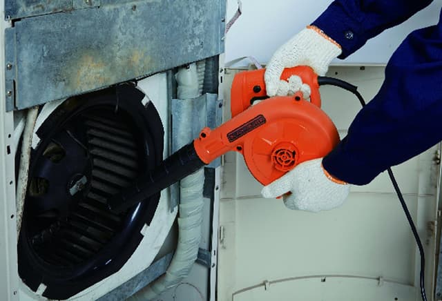 منفاخ هواء لأوراق الشجر والغبار 530 واط بلاك اند ديكر Black+Decker Air Blower And Suction Vacuum With Collection Bag