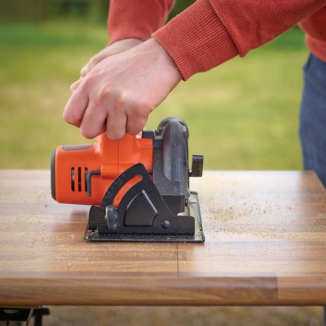 Black+Decker Cordless Circular Electric Saw, 140 Mm Blade And Dust Extraction, 18v, Battery Not Included - 697885