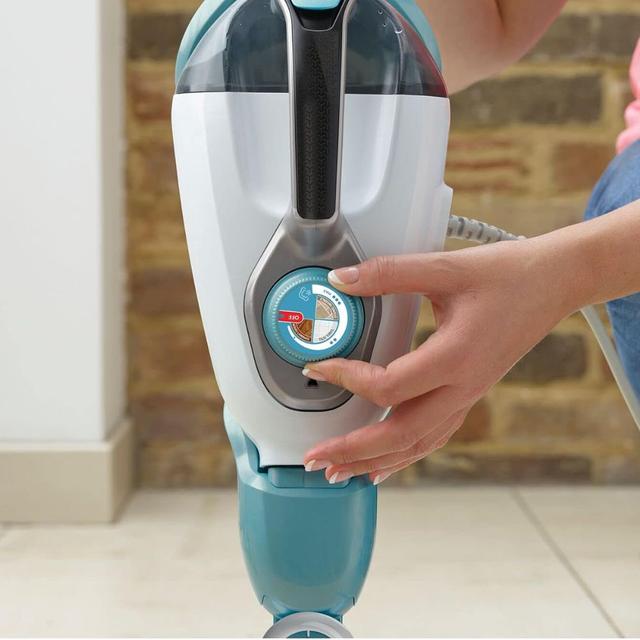 ممسحة بخار بلاك اند ديكر مع 15 ملحق 1600 واط Black+Decker 2-In-1 Steam-Mop With Delta Head
