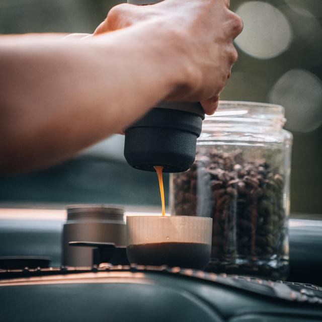 ماكينة اسبريسو يدوية محمولة واكاكو ميني بريسو 18 بار Wacaco Minipresso GR2 Portable Espresso Machine