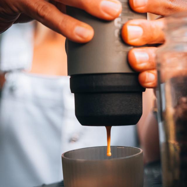 ماكينة اسبريسو يدوية محمولة واكاكو ميني بريسو 18 بار Wacaco Minipresso GR2 Portable Espresso Machine