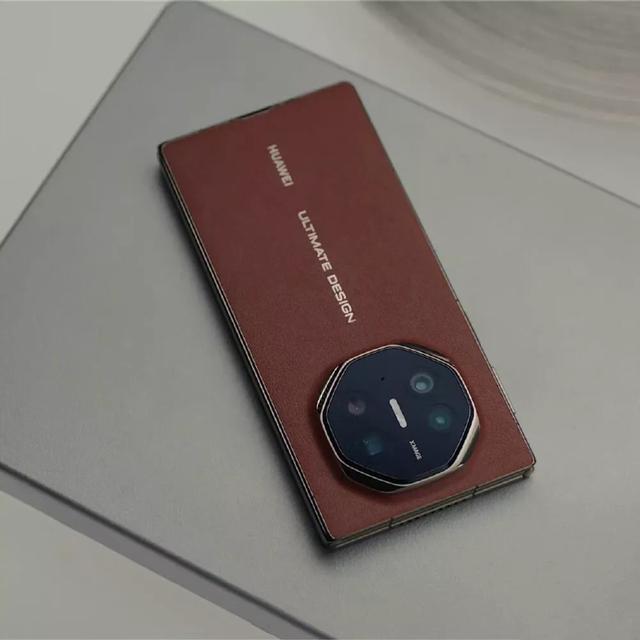 موبايل جوال هواوي ميت اكس تي قابل للطي Huawei Mate XT Smartphone Tri-fold Screen