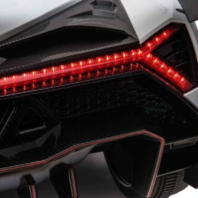 سيارة لامبورجيني فينينو 12 فولت ذات مقعدين باللون الأسود من شركة مايتس Myts - 12V Lamborghini Veneno 2 Seater Ride On Car - Black