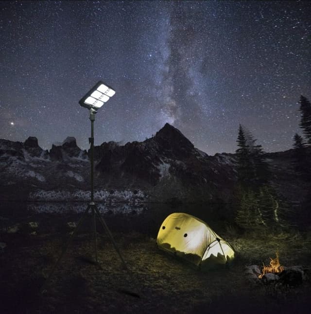 لمبة سنارة كشاف ليد خارجي للرحلات 3450 لومن قابلة للشحن بالطاقة الشمسية Solar Rechargeable Camping LED Light