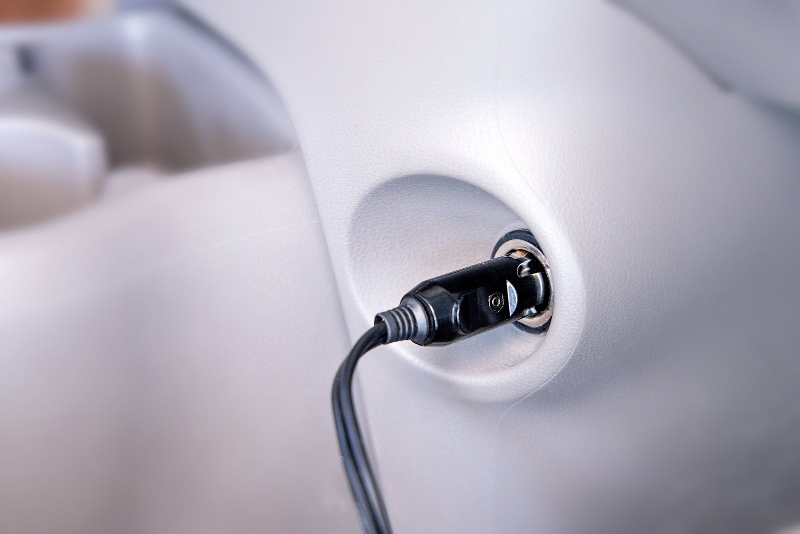 غلاية كهربائية صغيرة للسيارة 500 مل مع مخرج شحن للسيارة جيباس Geepas 12V Car Kettle Stainless