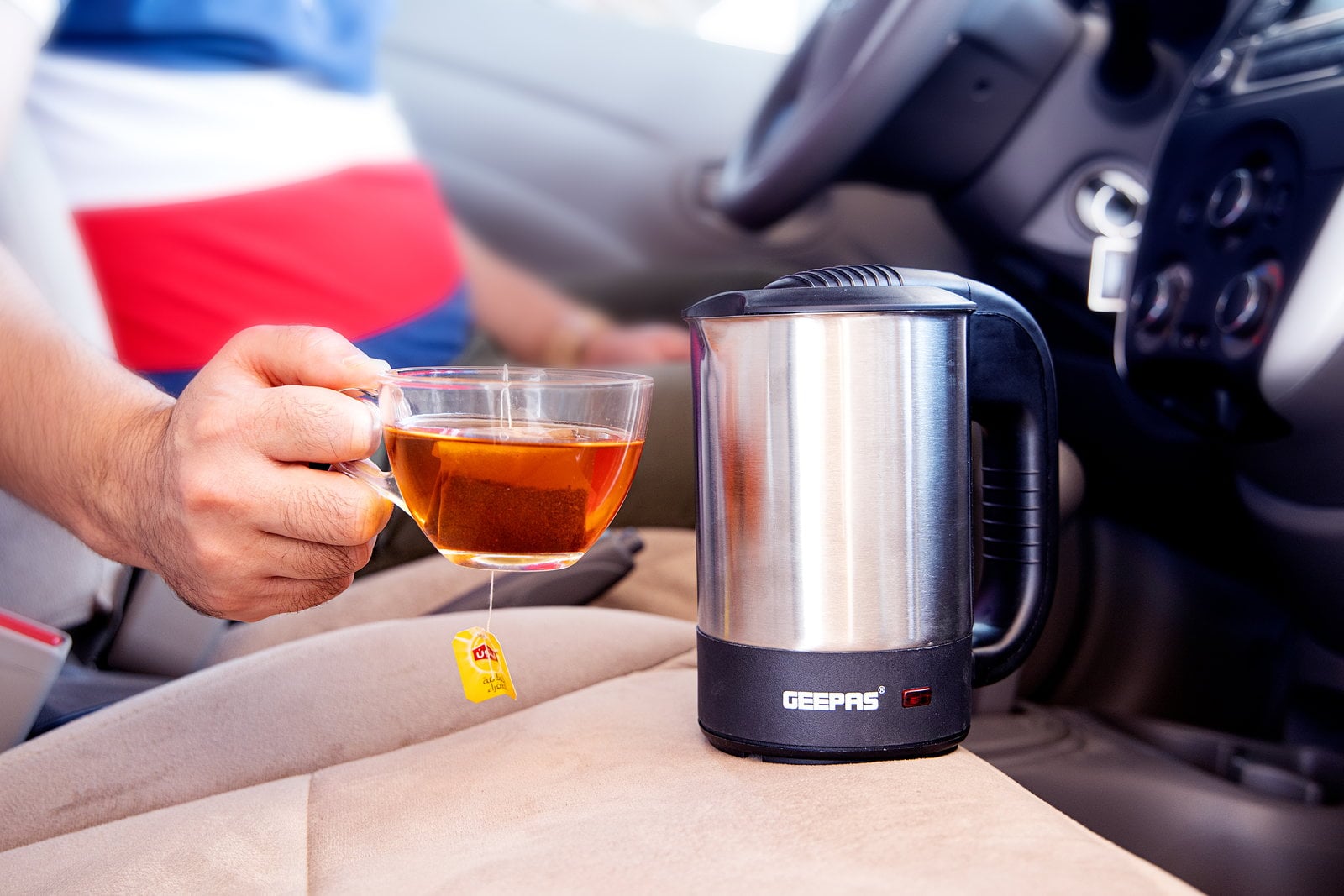 غلاية كهربائية صغيرة للسيارة 500 مل مع مخرج شحن للسيارة جيباس Geepas 12V Car Kettle Stainless