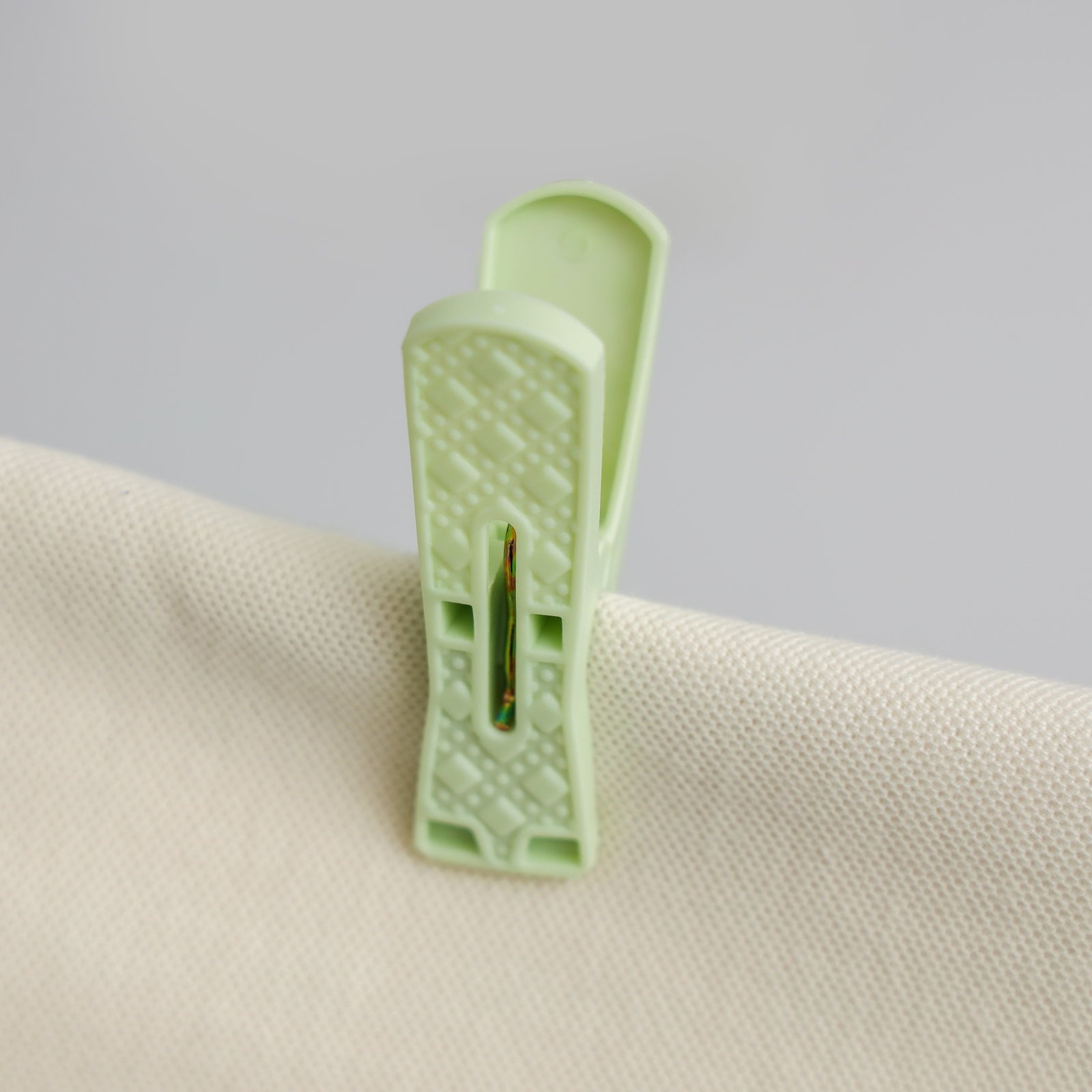 مشبك قماش (ملاقط غسيل) بلاستيك 24 قطعة مع حبل للغسيل بطول 10 أمتار Delcasa 24 Pcs Plastic Clip With Rope