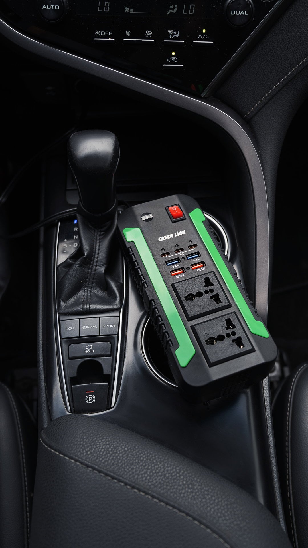 محول كهرباء للسيارة 300 واط جرين سبارك Green Lion Spark Power Inverter