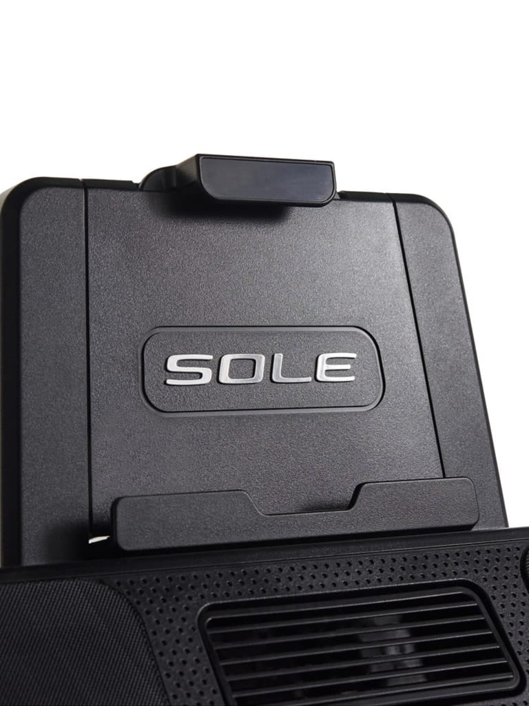 جهاز رياضي تريد ميل 22 كم / سا سولو فيتنس Sole Fitness F85 Treadmill