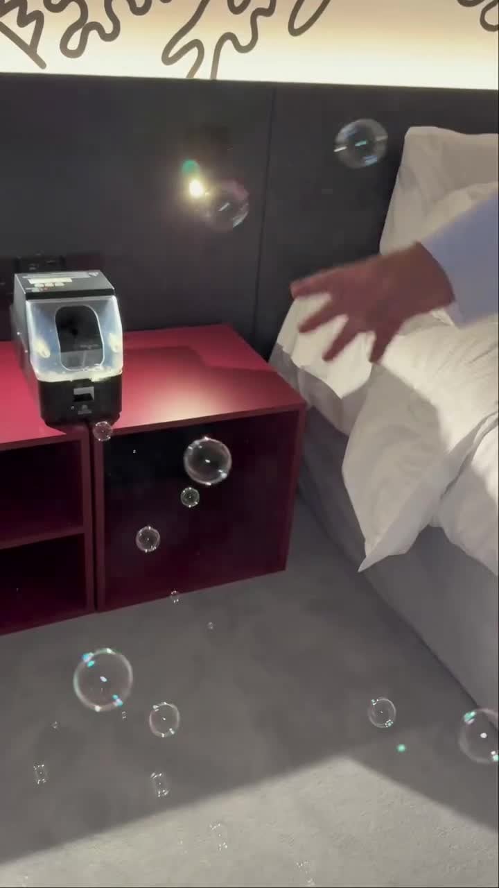 CRONY QB-707ARF Smoke bubble machine 3-in-1 Fog Bubble Machine with Remote Control 100ml Bubble solution (Used)