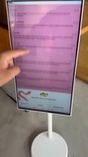 شاشة متنقلة اندرويد لمس ذكية تكتك مع ستاند مدمج 21.5 بوصة Taktik Floor Standing Smart Screen