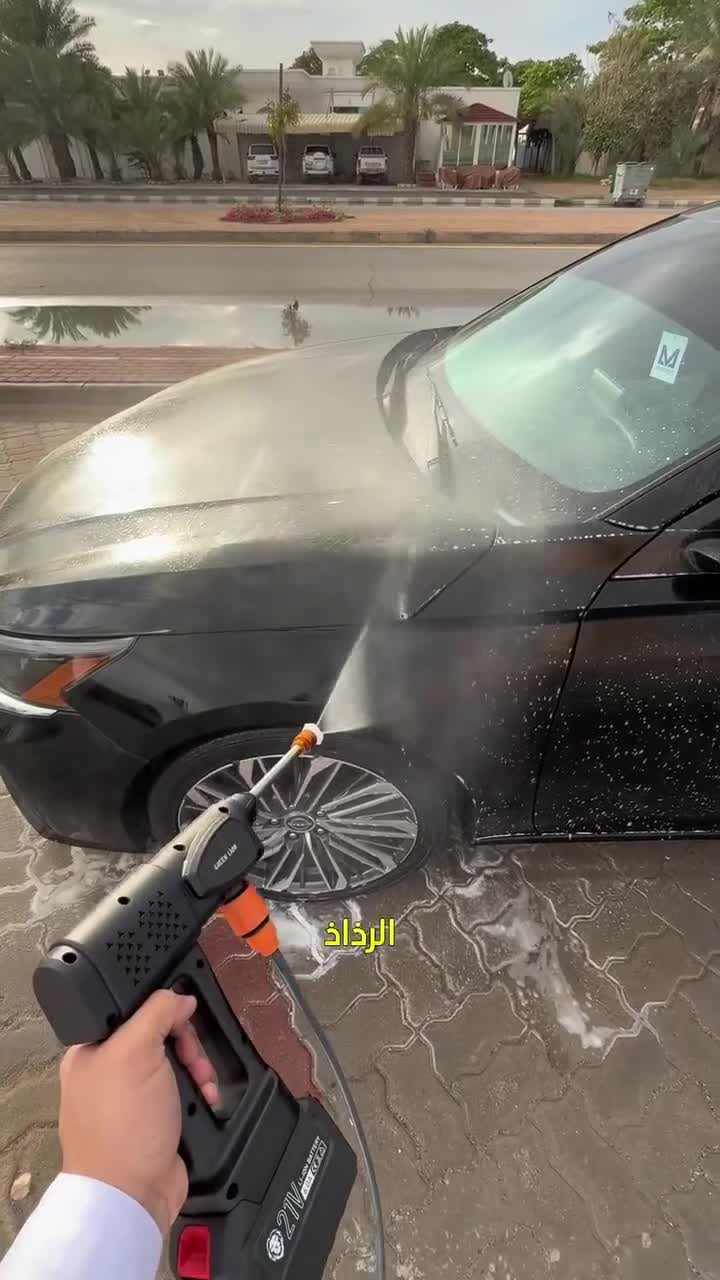 Green Lion 21V Cordless Pressure Wash Gun 18000Mah , 4L , 240W - Black