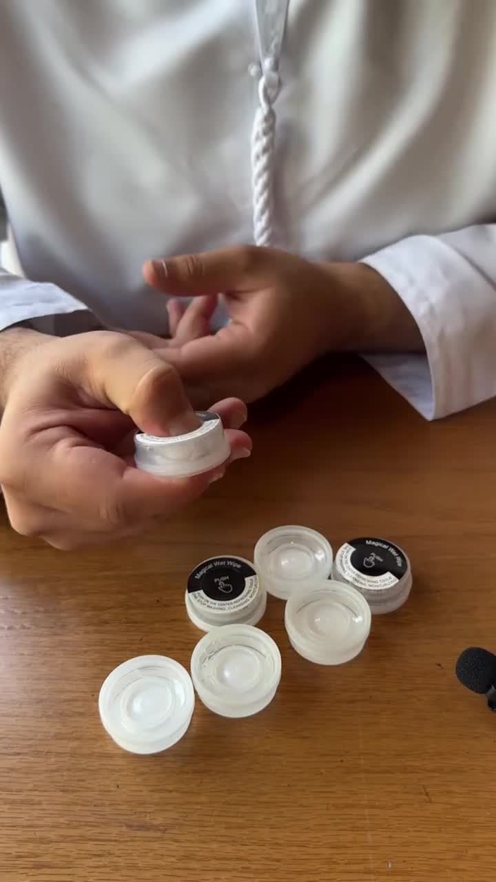 مناديل مبلله صغيره تعمل بالضغط 10 قطع Disposable Push Cleaning Magical Wet Wipes