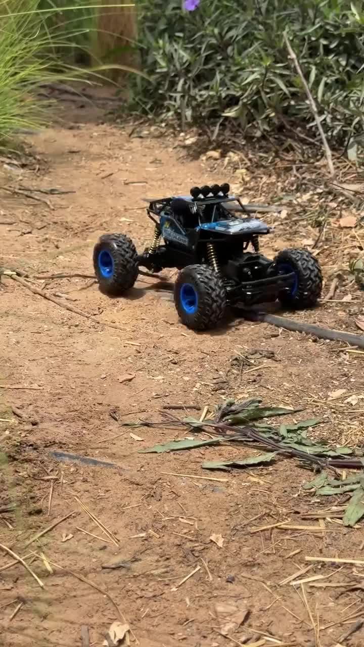 سيارة لعبة اطفال دفع رباعي مع ريموت Remote Control Super Alloy Climbing Car