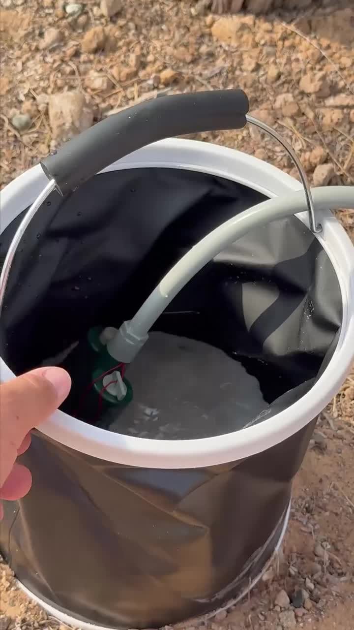 دش شاور متنقل للرحلات جرين 2200 ميلي أمبير مع دلو 8 لتر Green Lion Outdoor Smart Shower