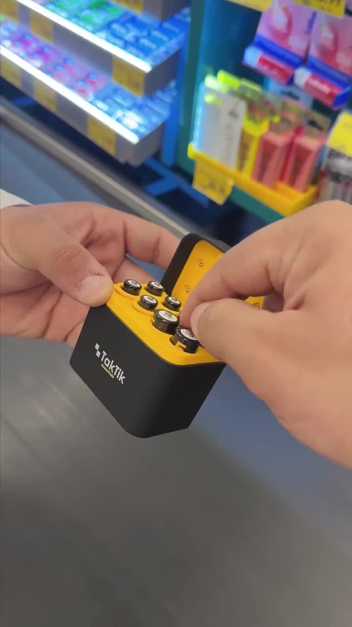 شاحن بطاريات ليثيوم تكتك مع 8 بطاريات قابلة للشحن 5 فولت Taktik Powerpods Batteries With Charger