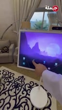 Taktik 32Inch Portable Smart Screen 1080p Rotatable Monitor with Incell Touch Screen