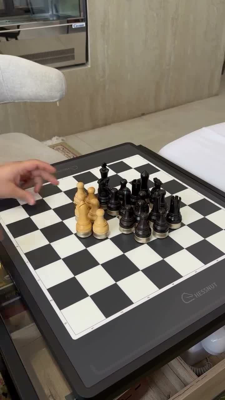 رقعة شطرنج ذكية تشيسنات مع قطع خشبية Chessnut Move Advanced Robotic Chessboard 