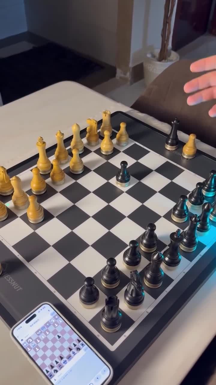 رقعة شطرنج ذكية تشيسنات مع قطع خشبية Chessnut Move Advanced Robotic Chessboard 