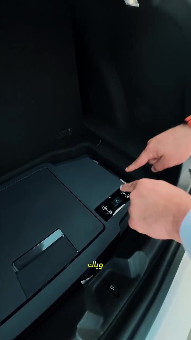 ثلاجة سيارة 12 فولت 20 لتر مع شاشة ال سي دي مدمجة للمراقبة وبرنامج للتحكم  Car Refrigerator With Lcd Display And APP Control