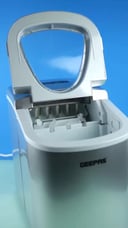 صانعة الثلج في المنزل بحجمين 2.2 لتر جيباس Geepas 2.2l Ice Cube Maker