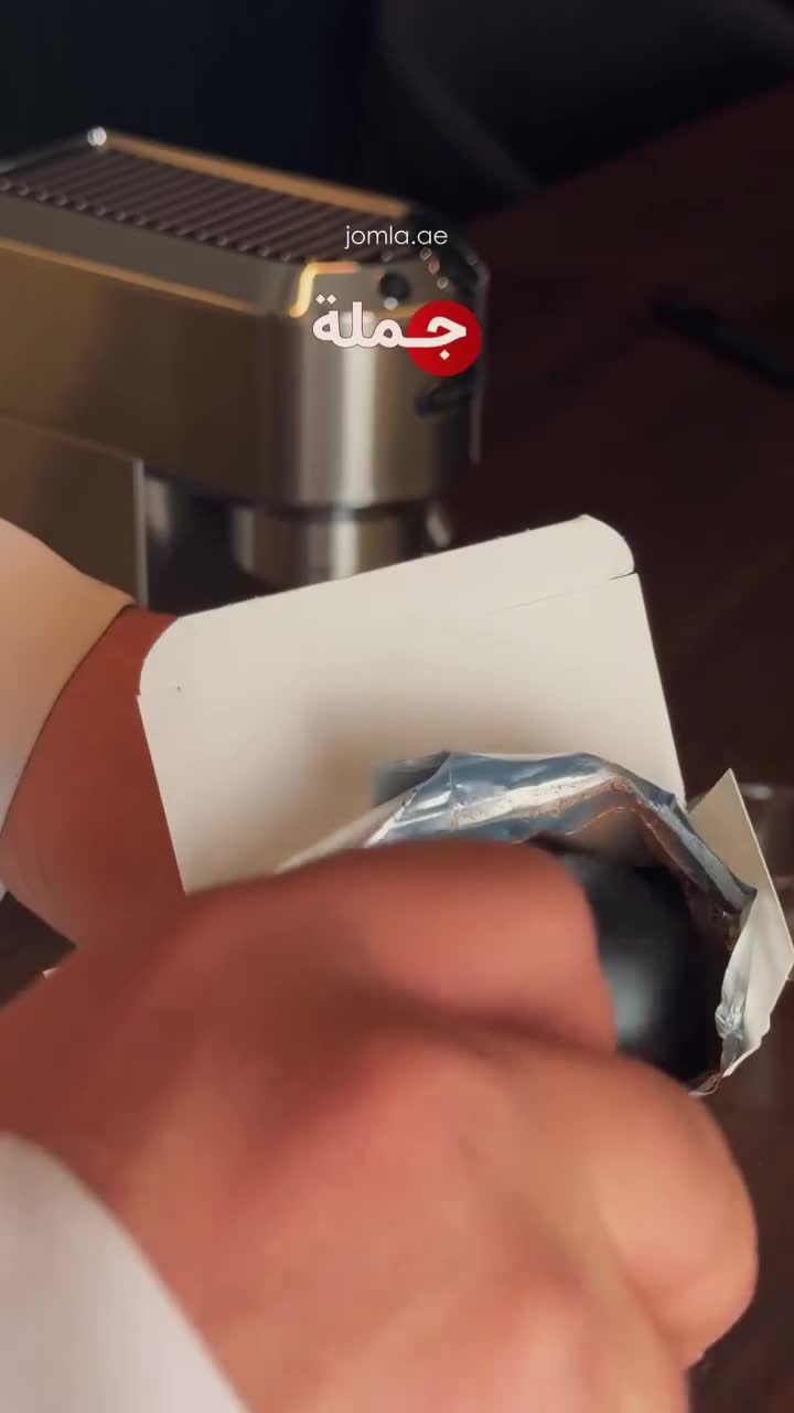 ماكينة قهوة ديلونجي ديديكا 1350 واط مع صانعة رغوة الحليب مدمجة De'Longhi Dedica Espresso Coffee Maker EC685 2 pin plug