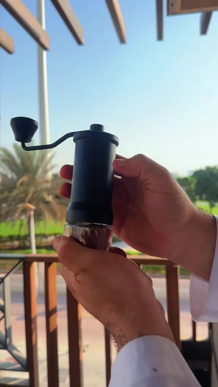 مطحنة قهوة يدوية سعة 35 غرام أسود ليبريسو LePresso High Precision Conical Burr Grinder ( Glass Container )